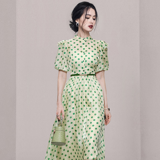 ドレスキャバ。花柄。上品でエレガントなAラインドレスです。デザインポイントは細いベルトによるウェストマークです。  