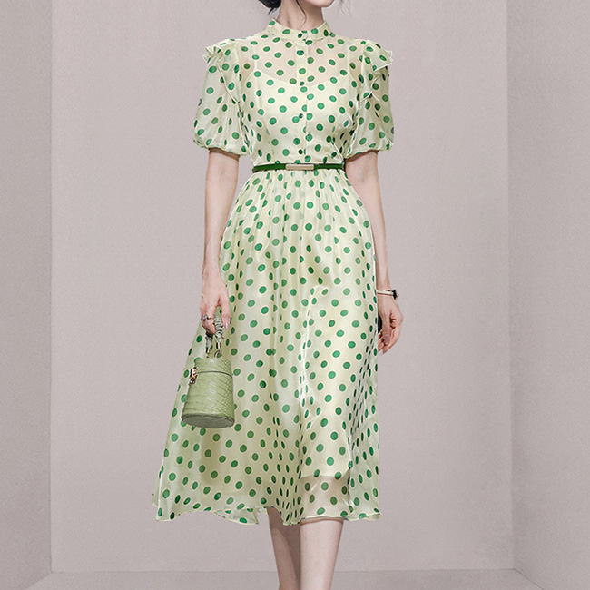 ドレスキャバ。花柄。上品でエレガントなAラインドレスです。デザインポイントは細いベルトによるウェストマークです。  