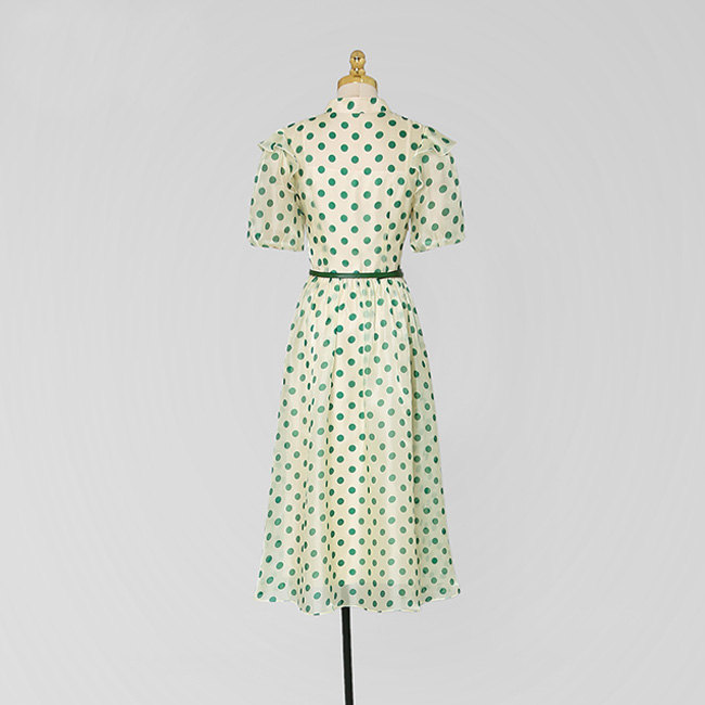 ドレスキャバ。花柄。上品でエレガントなAラインドレスです。デザインポイントは細いベルトによるウェストマークです。  