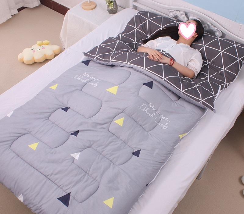 寝袋 シュラフ封筒型 軽量 保温 スリーピングバッグ アウトドア 車中泊 避難用 登山 丸洗い可能 収納パック付き 防災用 キャンプ コンパクト 春夏秋冬 