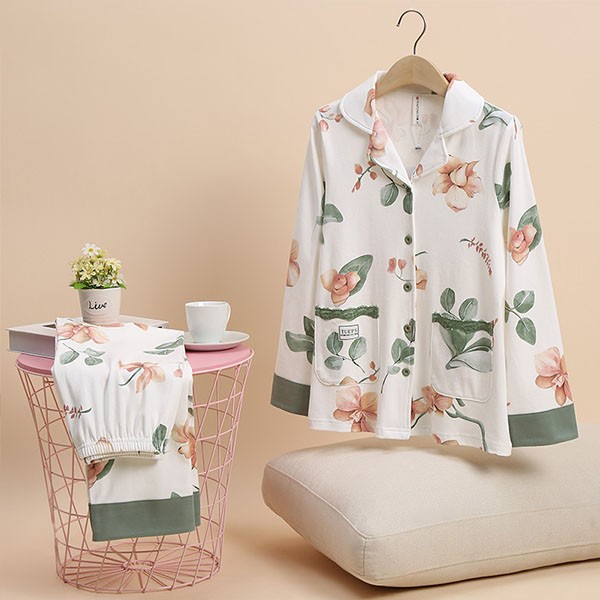 パジャマ レディース 春秋 きれいめ 長袖 上下セット ルームウェア 寝巻き 部屋着 大人 ポケット付き 前開き 花柄 ゆったり プレゼント 可愛い 