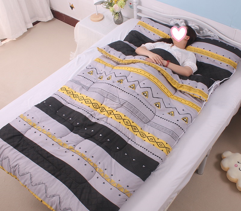 寝袋 シュラフ封筒型 軽量 保温 スリーピングバッグ アウトドア 春夏秋冬 キャンプ 車中泊 丸洗い可能 防災用 コンパクト 収納パック付き 登山 避難用 