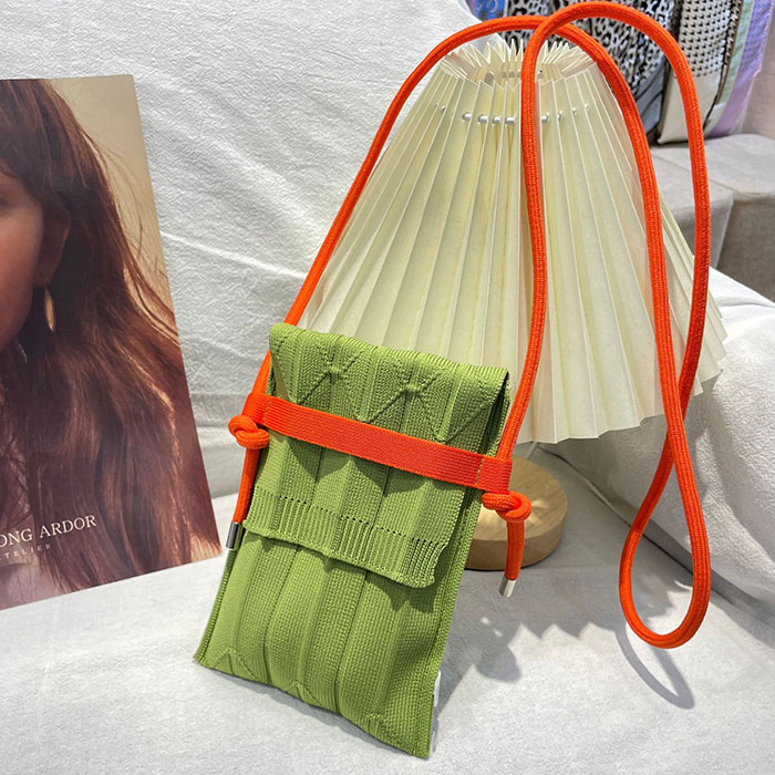 スマホポーチ 全機種対応 プツバッグ 斜めがけ マルチポシェット 縦型 ミニ 軽 小さめ プツ スリム ニット 肩掛け サコッシュバッグ ショルダーバッグ 