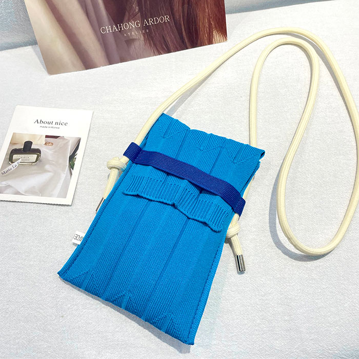 スマホポーチ 全機種対応 プツバッグ 斜めがけ マルチポシェット 縦型 ミニ 軽 小さめ プツ スリム ニット 肩掛け サコッシュバッグ ショルダーバッグ 