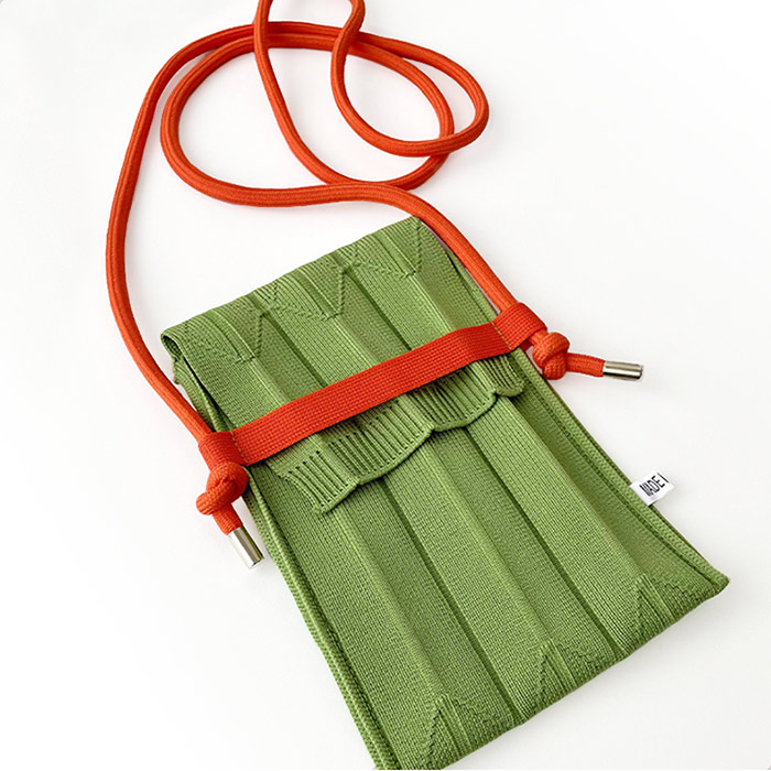 スマホポーチ 全機種対応 プツバッグ 斜めがけ マルチポシェット 縦型 ミニ 軽 小さめ プツ スリム ニット 肩掛け サコッシュバッグ ショルダーバッグ 