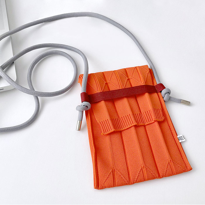 スマホポーチ 全機種対応 プツバッグ 斜めがけ マルチポシェット 縦型 ミニ 軽 小さめ プツ スリム ニット 肩掛け サコッシュバッグ ショルダーバッグ 