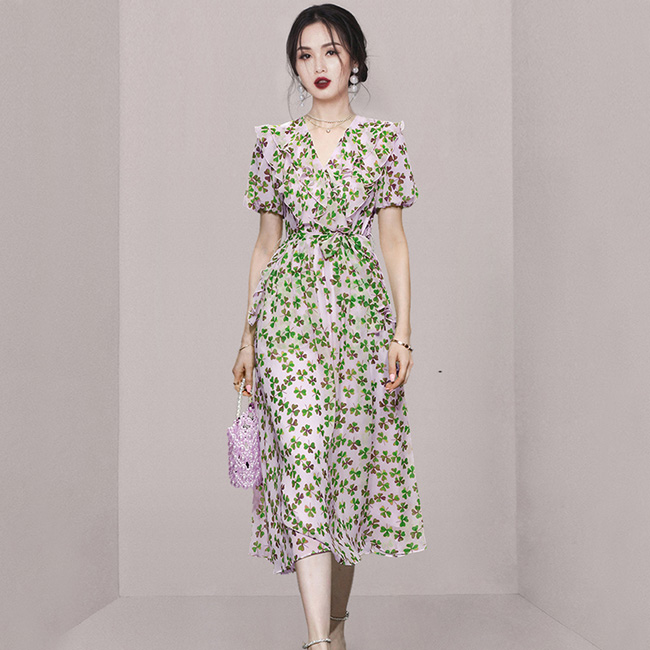 ドレスキャバ。花柄。上品でエレな半袖ドレスです。デザインポイントはキュートなパフスブです。  