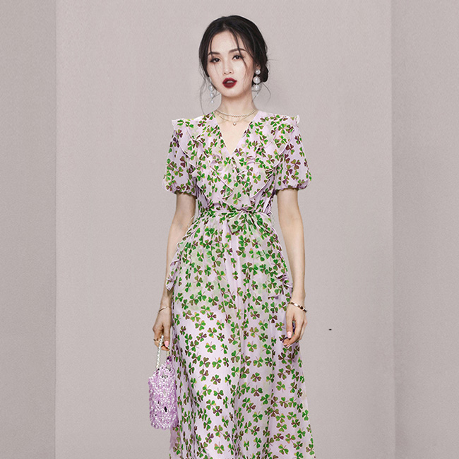 ドレスキャバ。花柄。上品でエレな半袖ドレスです。デザインポイントはキュートなパフスブです。  