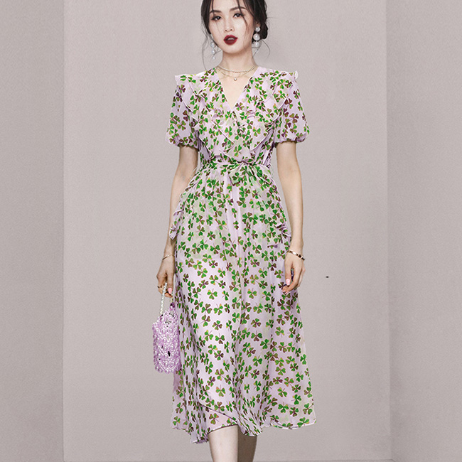 ドレスキャバ。花柄。上品でエレな半袖ドレスです。デザインポイントはキュートなパフスブです。  