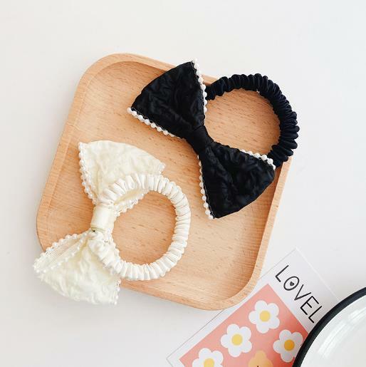 シュシュ ホワイトビーズパイピングリボンスリムシュシュ 新発売セール ヘアゴム  