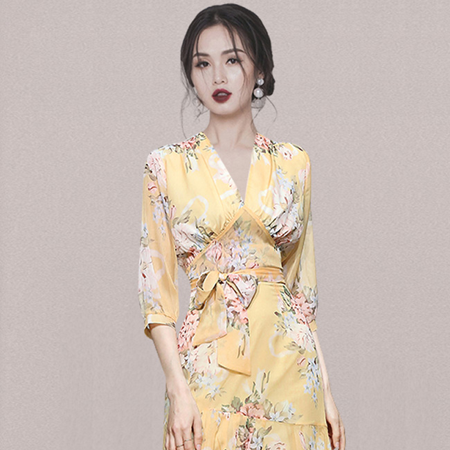 ドレスキャバ。花柄。唯一無二のプリントワンピースです。デザインポイントはスカート部分のランダムなカッティングです。  