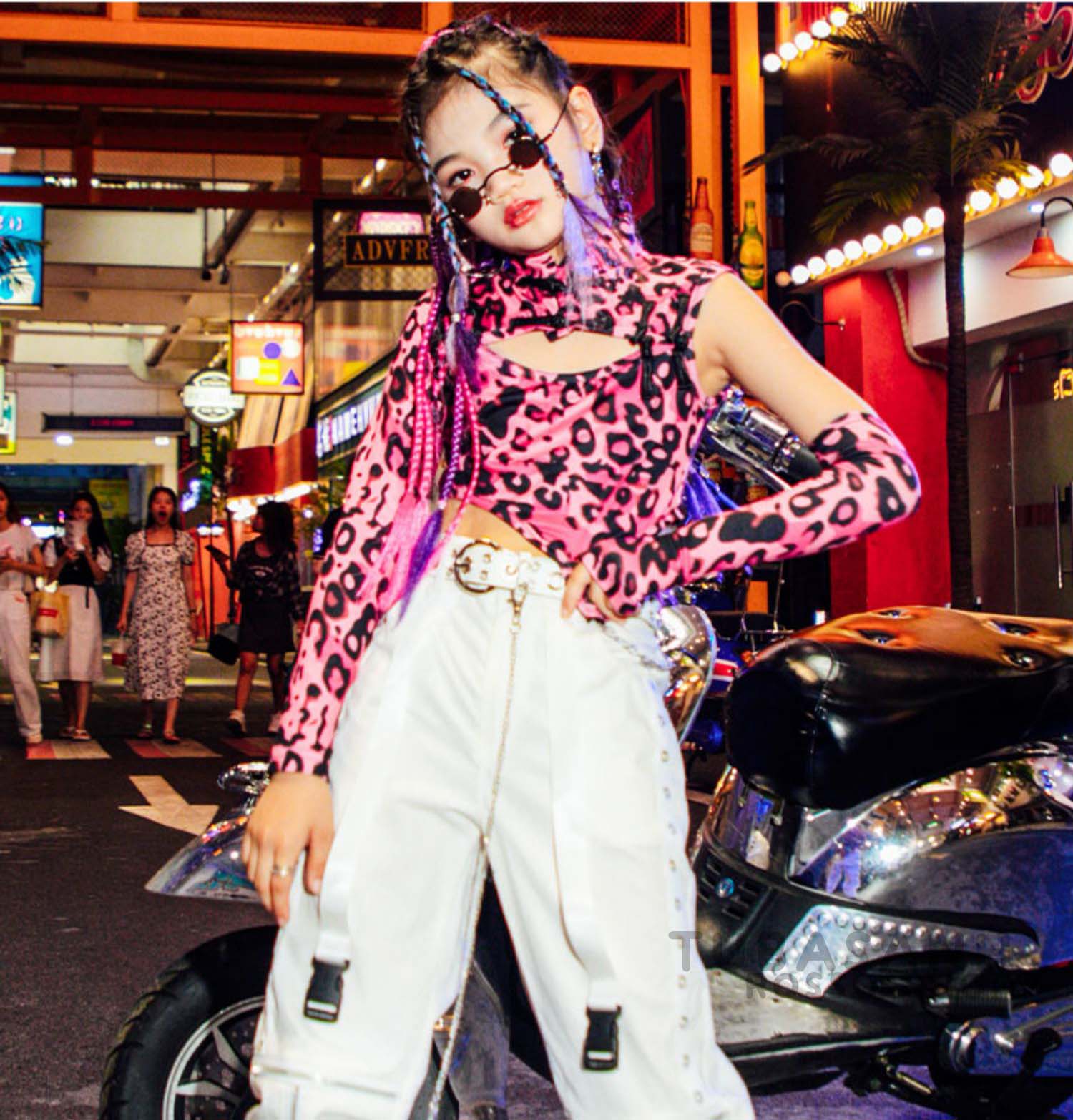 ダンス衣装 キッズ ヒップホップ ガール 白 ピンク 練習着 ジャズ へそ出し 演奏会 応援団 豹柄 ショーツ 韓国 HIPHOP 