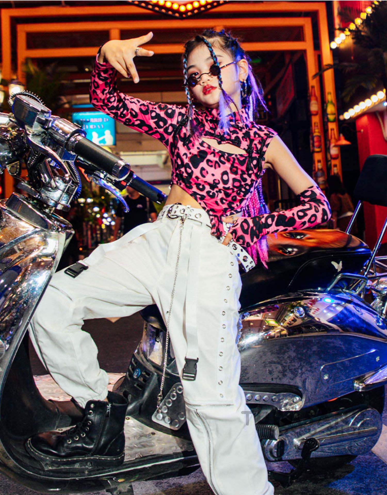 ダンス衣装 キッズ ヒップホップ ガール 白 ピンク 練習着 ジャズ へそ出し 演奏会 応援団 豹柄 ショーツ 韓国 HIPHOP 