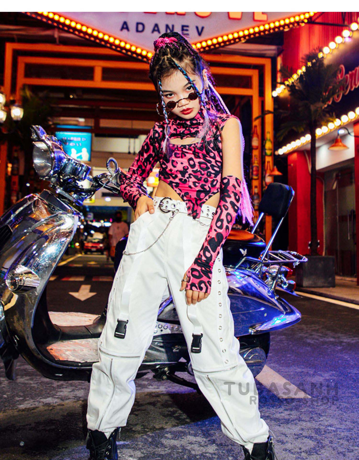 ダンス衣装 キッズ ヒップホップ ガール 白 ピンク 練習着 ジャズ へそ出し 演奏会 応援団 豹柄 ショーツ 韓国 HIPHOP 
