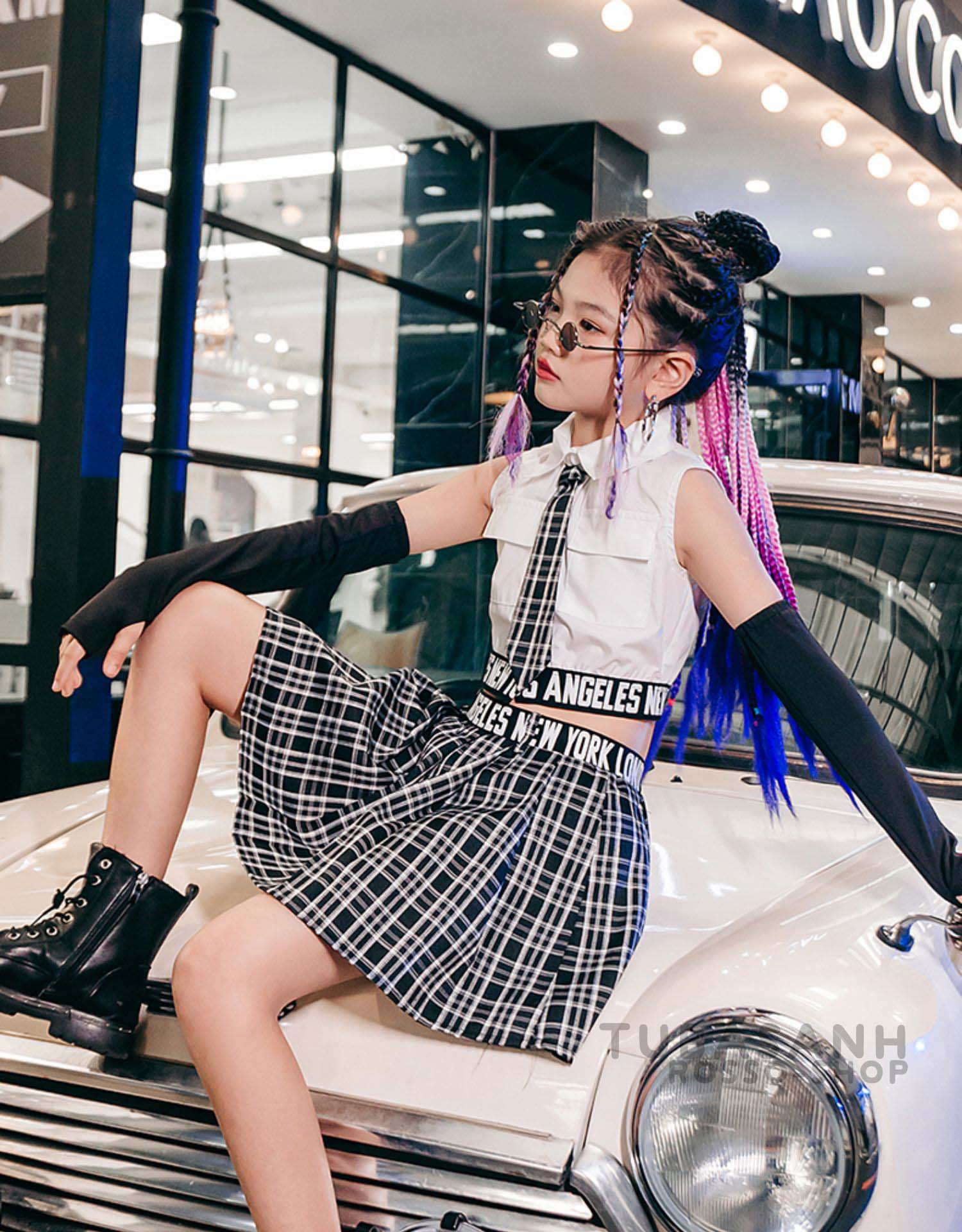 キッズ ダンス衣装 ガールズ ヒップホップ ジャズダンス 韓国 チアガール へそ出し アップチア セーラー服 制服 練習着 セット 黒 白 応援団 