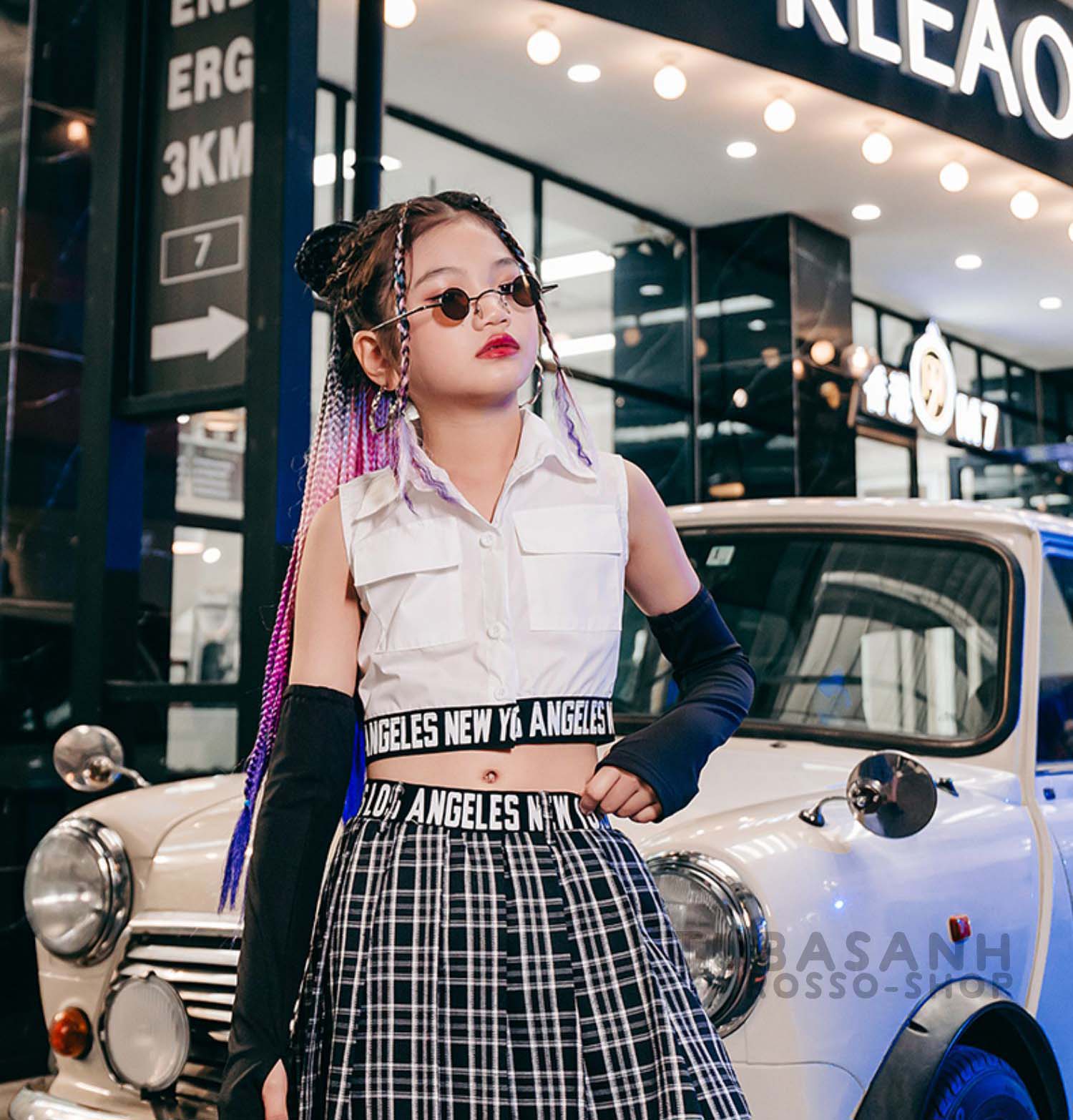 キッズ ダンス衣装 ガールズ ヒップホップ ジャズダンス 韓国 チアガール へそ出し アップチア セーラー服 制服 練習着 セット 黒 白 応援団 