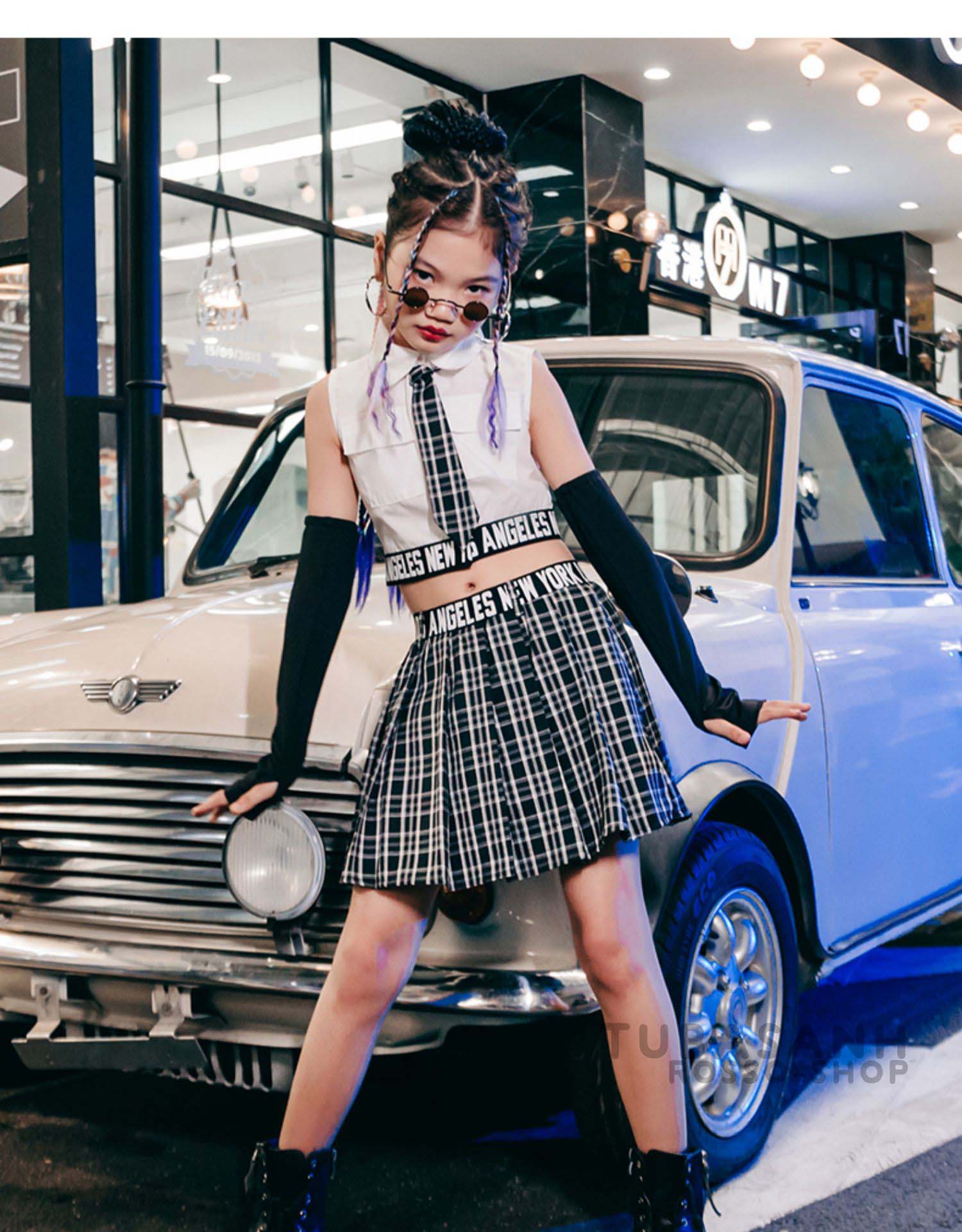 キッズ ダンス衣装 ガールズ ヒップホップ ジャズダンス 韓国 チアガール へそ出し アップチア セーラー服 制服 練習着 セット 黒 白 応援団 