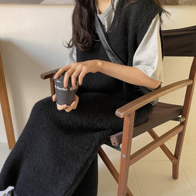 ロングニットベスト レディース ベスト Vネック ニットワンピース 無地 ハンサム 定番 大人 ナチュラル カジュアル ニット 重ね着 シンプル ノースリーブ 