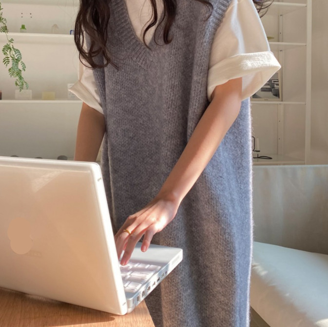 ロングニットベスト レディース ベスト Vネック ニットワンピース 無地 ハンサム 定番 大人 ナチュラル カジュアル ニット 重ね着 シンプル ノースリーブ 