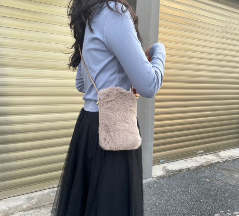 スマホも入るウォレットバッグ もこもこ スマホポーチ スマホバッグ ショルダーバッグ 肩掛け 革 プレゼント レザー 斜め掛け 小銭 PU 皮 財布 カード 