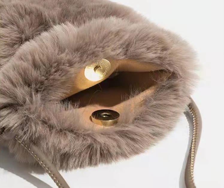 スマホも入るウォレットバッグ もこもこ スマホポーチ スマホバッグ ショルダーバッグ 肩掛け 革 プレゼント レザー 斜め掛け 小銭 PU 皮 財布 カード 