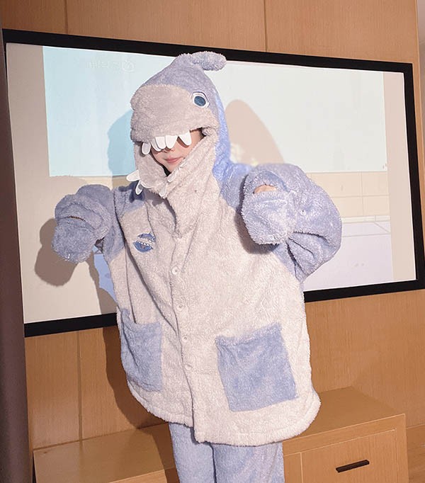 もこもこパジャマ レディース サメ柄 冬 かわいい 上下ゼット 前開き 韓国 寝間着 部屋着 ふわふわ ルームウェア 長袖 フード付き プレゼント 
