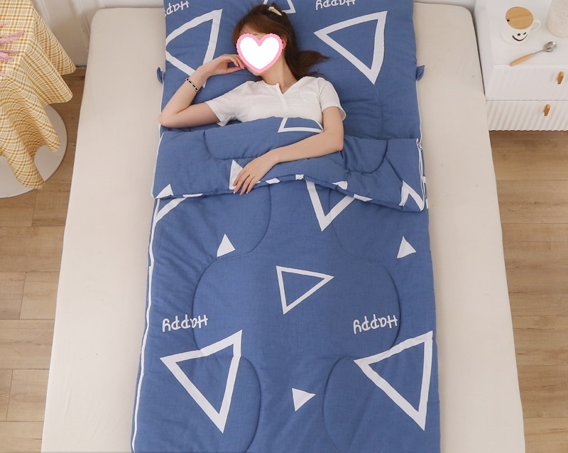 寝袋 シュラフ封筒型 軽量 保温 スリーピングバッグ アウトドア キャンプ 防災用 登山 コンパクト 収納パック付き 車中泊 丸洗い可能 春夏秋冬 避難用 