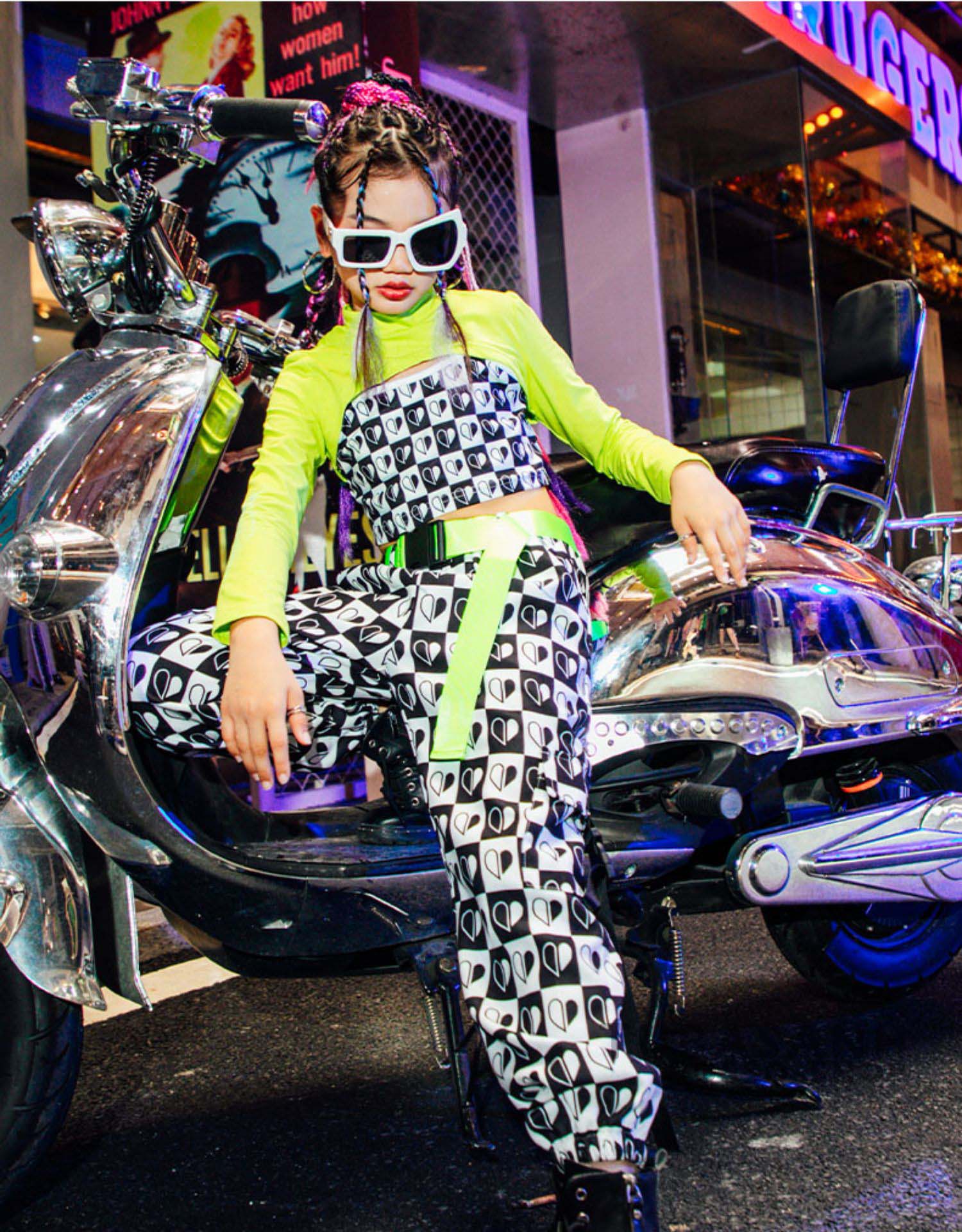 ダンス 衣装 キッズ チアガールズ 緑 黒 パンツ 春 ヒップホップ 白 心 HIPHOP 韓国 秋ジャズダンス 応援団 練習着 セットアップ 