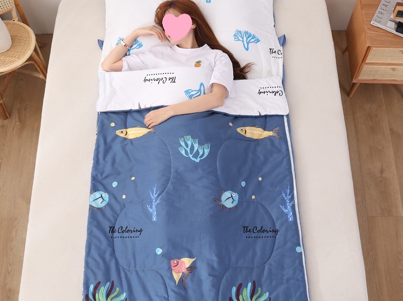 寝袋 シュラフ封筒型 軽量 保温 スリーピングバッグ アウトドア 避難用 収納パック付き 登山 春夏秋冬 キャンプ 防災用 丸洗い可能 コンパクト 車中泊 