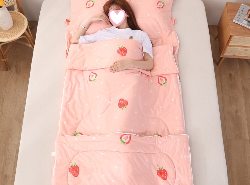 寝袋 シュラフ封筒型 軽量 保温 スリーピングバッグ アウトドア 避難用 収納パック付き 登山 春夏秋冬 キャンプ 防災用 丸洗い可能 コンパクト 車中泊 