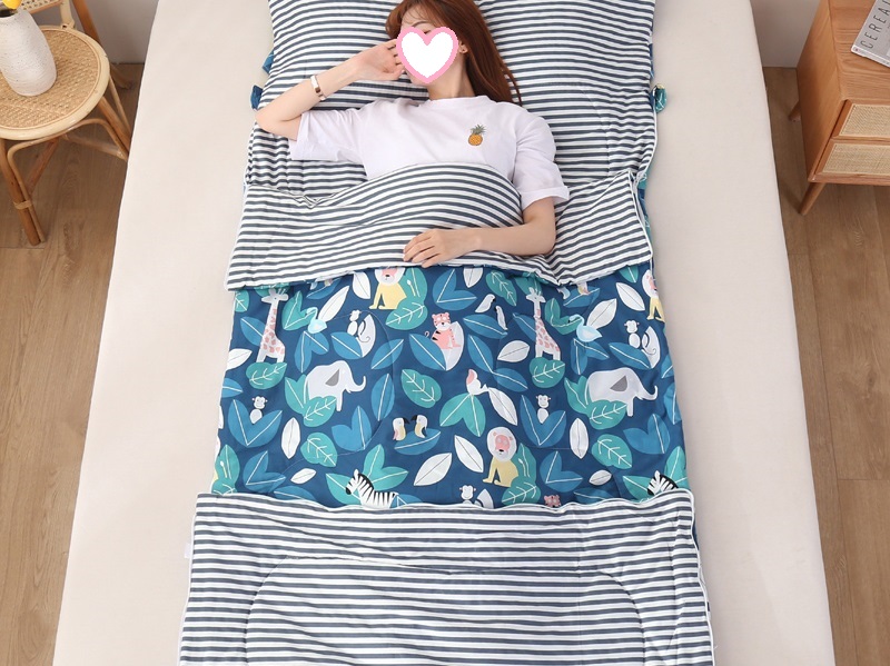 寝袋 シュラフ封筒型 軽量 保温 スリーピングバッグ アウトドア 避難用 収納パック付き 登山 春夏秋冬 キャンプ 防災用 丸洗い可能 コンパクト 車中泊 