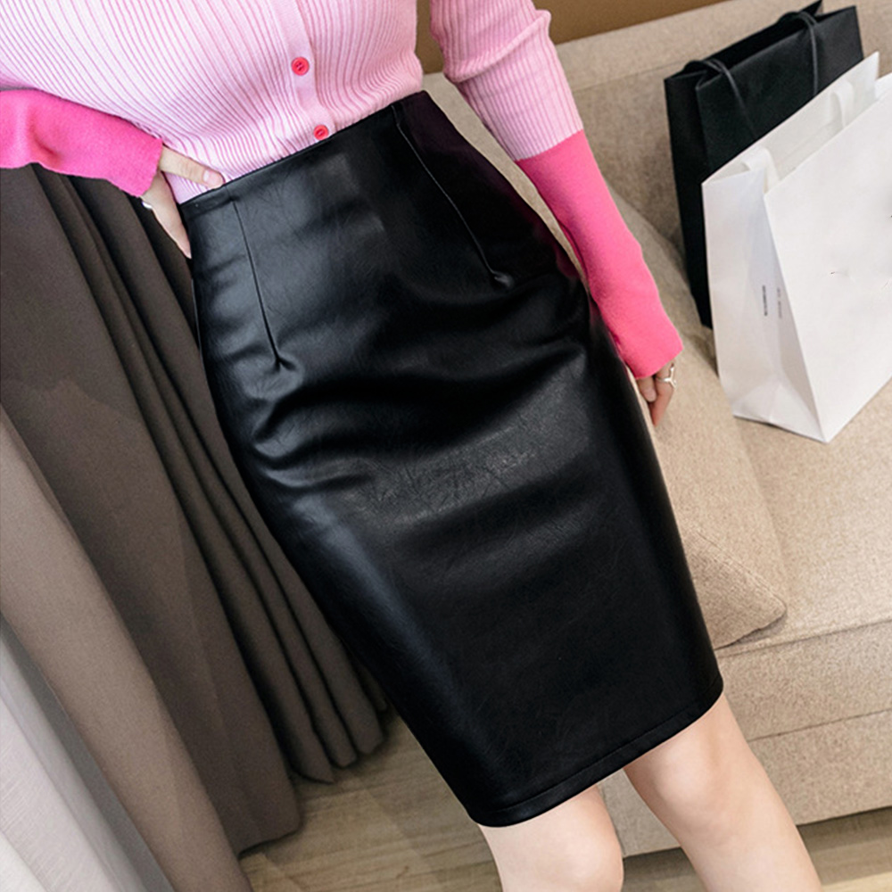 フェイクレザースカート膝丈バックスリット 。可  
