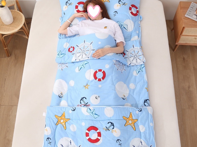 寝袋 シュラフ封筒型 軽量 保温 スリーピングバッグ アウトドア コンパクト 避難用 収納パック付き 車中泊 キャンプ 防災用 丸洗い可能 登山 春夏秋冬 