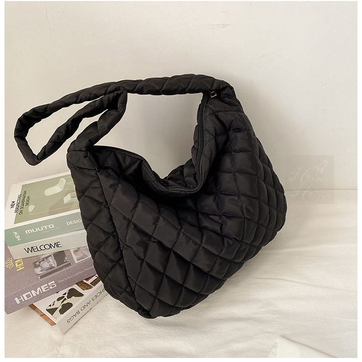 ショルダーバッグ 斜めがけ 大きめバッグ キルティングバッグ 大容量 斜め掛け 秋冬。送料無料 春夏 