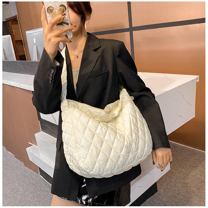 ショルダーバッグ 斜めがけ 大きめバッグ キルティングバッグ 大容量 斜め掛け 秋冬。送料無料 春夏 
