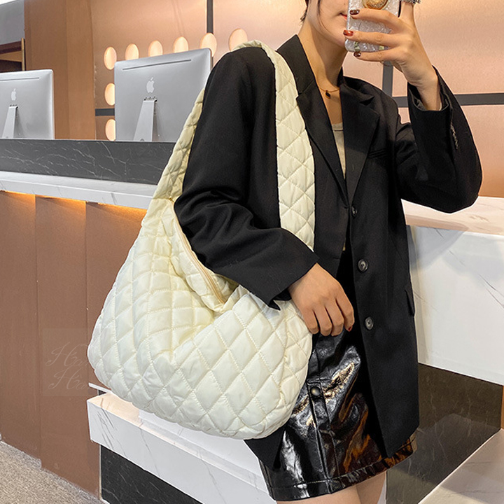 ショルダーバッグ 斜めがけ 大きめバッグ キルティングバッグ 大容量 斜め掛け 秋冬。送料無料 春夏 