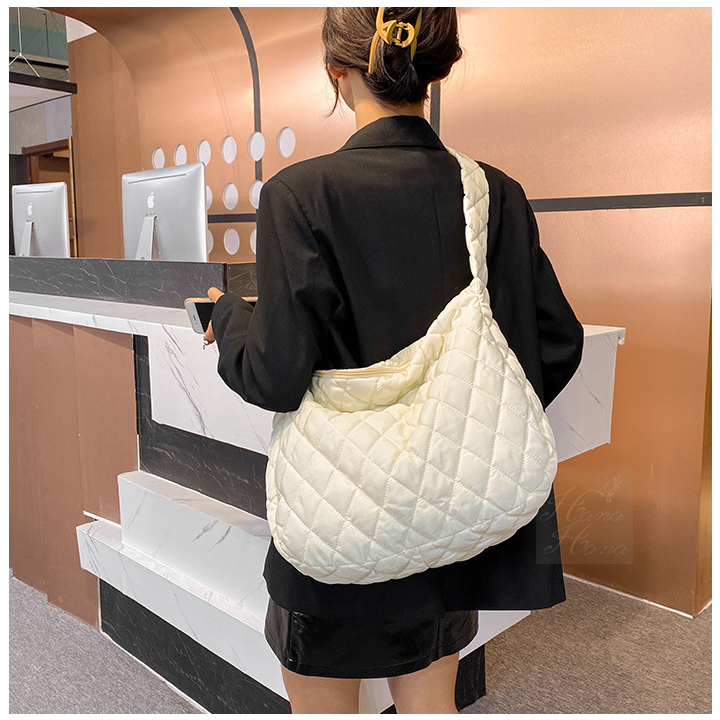 ショルダーバッグ 斜めがけ 大きめバッグ キルティングバッグ 大容量 斜め掛け 秋冬。送料無料 春夏 