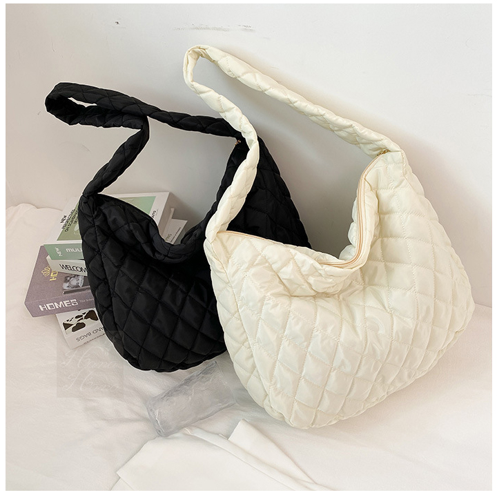 ショルダーバッグ 斜めがけ 大きめバッグ キルティングバッグ 大容量 斜め掛け 秋冬。送料無料 春夏 