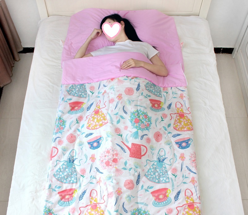 寝袋 シュラフ封筒型 軽量 保温 スリーピングバッグ アウトドア 避難用 丸洗い可能 防災用 コンパクト 登山 収納パック付き 春夏秋冬 車中泊 キャンプ 