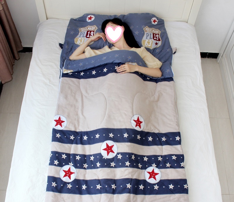 寝袋 シュラフ封筒型 軽量 保温 スリーピングバッグ アウトドア 避難用 丸洗い可能 防災用 コンパクト 登山 収納パック付き 春夏秋冬 車中泊 キャンプ 