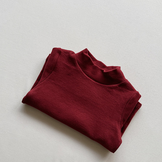 送料無料 長袖シャツ キッズ インナー 無地 ハーフハイネック 肌着 軽量 保温 防寒 ストレッチ 秋冬 暖かい シンプル 柔らかい 子供 