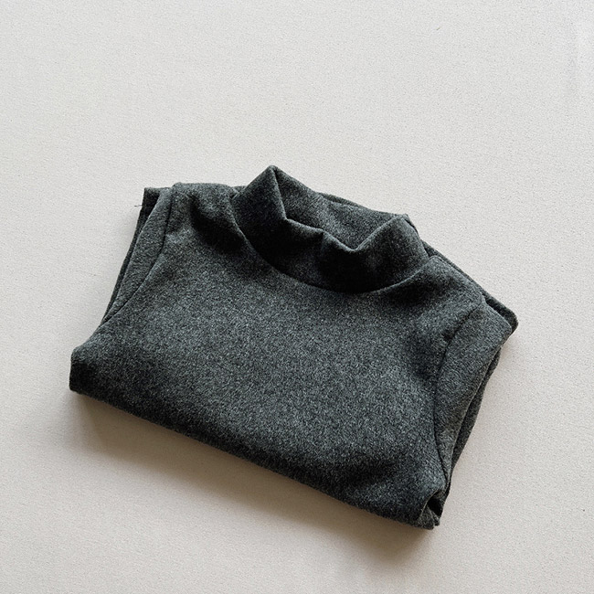 送料無料 長袖シャツ キッズ インナー 無地 ハーフハイネック 肌着 軽量 保温 防寒 ストレッチ 秋冬 暖かい シンプル 柔らかい 子供 