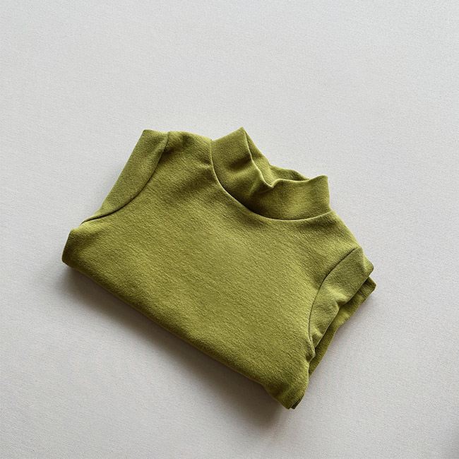 送料無料 長袖シャツ キッズ インナー 無地 ハーフハイネック 肌着 軽量 保温 防寒 ストレッチ 秋冬 暖かい シンプル 柔らかい 子供 