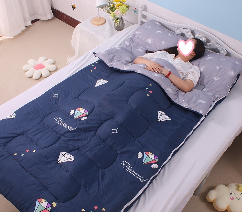 寝袋 シュラフ封筒型 軽量 保温 スリーピングバッグ アウトドア 丸洗い可能 キャンプ コンパクト 車中泊 収納パック付き 防災用 春夏秋冬 登山 避難用 