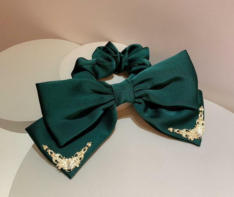 シュシュ ゴールドメタルチャームサテンリボンシュシュ 新発売セール  