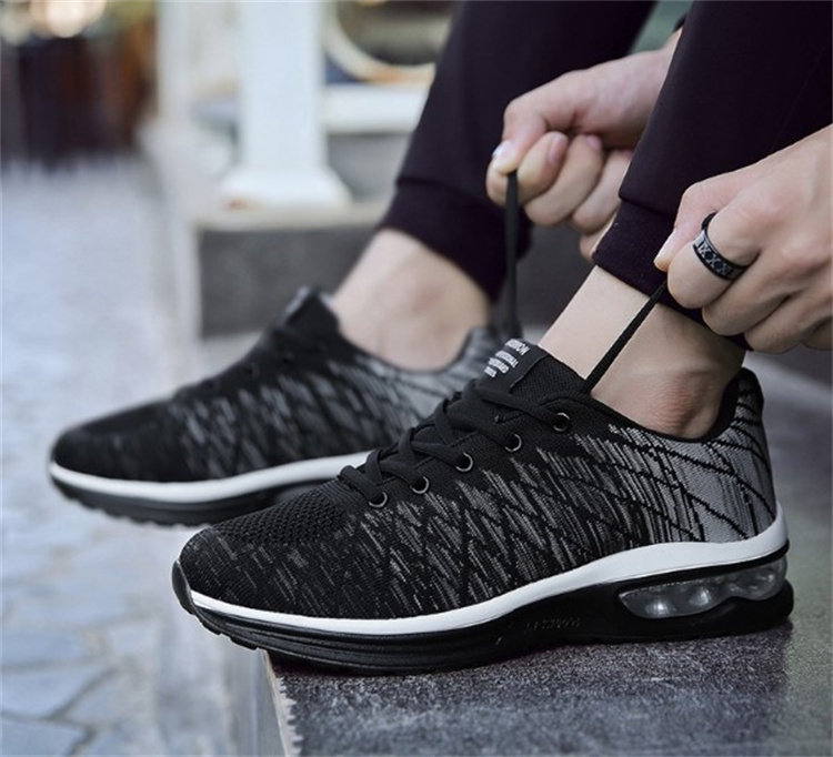 送料無料 スニーカー 軽量 通気 メンズ ランニングカジュアルウォーキングコンフォート 滑り止め 歩きやすい 防滑 紐靴 