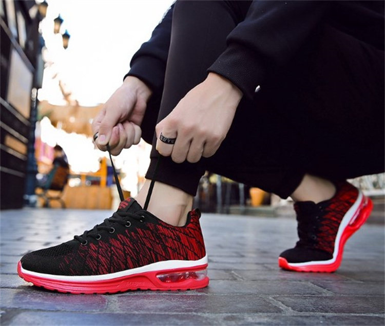 送料無料 スニーカー 軽量 通気 メンズ ランニングカジュアルウォーキングコンフォート 滑り止め 歩きやすい 防滑 紐靴 
