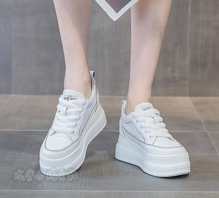 ランニングレディース 厚底スニーカー 美脚 軽量 歩きやすい ローカットスニーカー 通学靴 黒 厚底靴 可愛い 8CM 白 身長UP カジュアル 通勤 