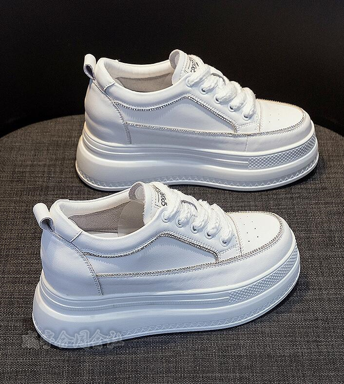 ランニングレディース 厚底スニーカー 美脚 軽量 歩きやすい ローカットスニーカー 通学靴 黒 厚底靴 可愛い 8CM 白 身長UP カジュアル 通勤 