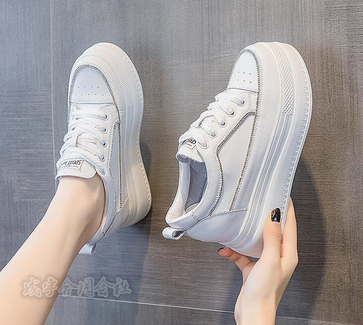 ランニングレディース 厚底スニーカー 美脚 軽量 歩きやすい ローカットスニーカー 通学靴 黒 厚底靴 可愛い 8CM 白 身長UP カジュアル 通勤 